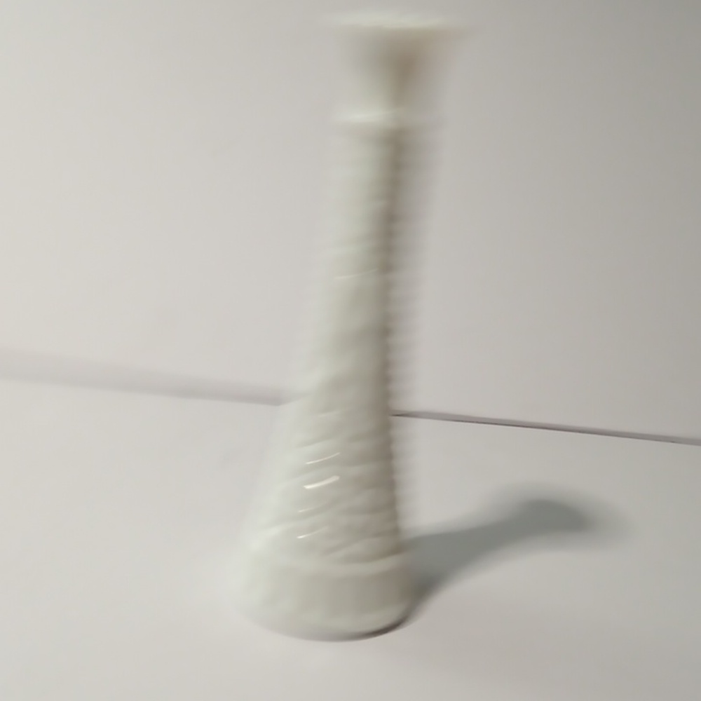 Vintage MCM Mid-Century Anchor Hocking Milk Glass Bud Vase Stars and Bars 9 Inch - Picture 5 of 7